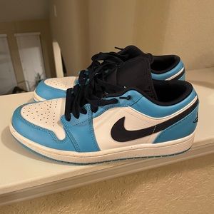 Air Jordan 1 Low UNC